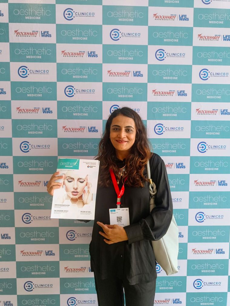 Dr. Nidhi Thacker at an Aesthetic Medicine conference